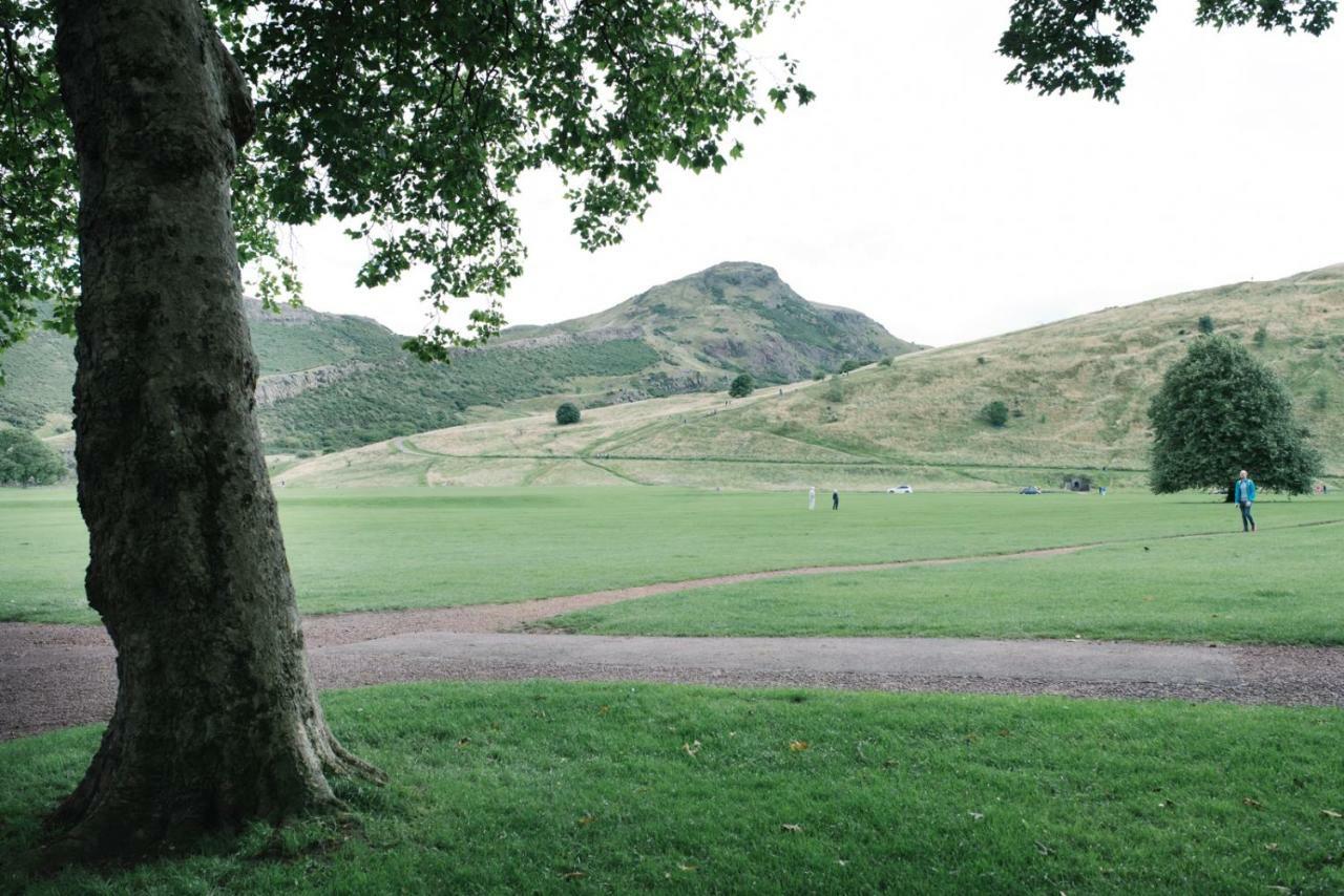 Beautiful City Centre Apartment - Holyrood Park EDI Buitenkant foto